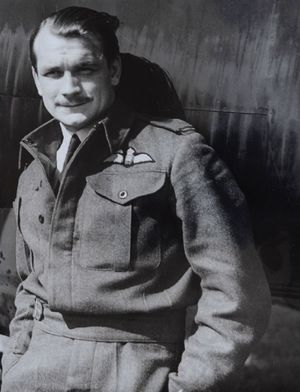 Pilot Paddy Hemmingway in the war 