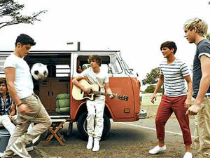 Supporting image for story: One Direction film What Makes You Beautiful music video
