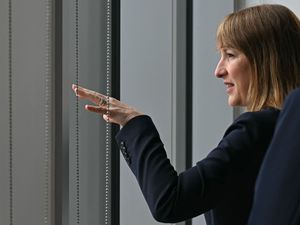 Supporting image for story: Watchdogs insist reducing regulation will not increase risk of financial crisis