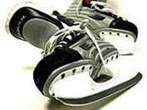 Supporting image for story: £1m ice rink attracts 900