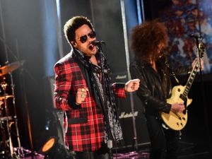Supporting image for story: Lenny Kravitz to perform during Oscars In Memoriam segment