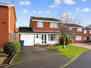 Supporting image for story: Three-bedroom detached home in Staffordshire for £370,000 - take a look inside