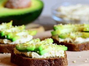 Supporting image for story: An Australian estate agency is trying to woo potential buyers with free brunch for a year