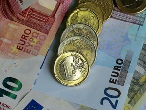 Supporting image for story: Eurozone inflation rate rises slightly to 2.6%