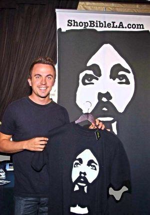 TV star Frankie Muniz with Richard's design
