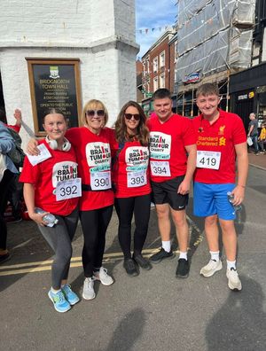  Ella Shorthouse, Louise Welsby, Jessica Ralph, Jamie Detton, Jake Humphries preparig for the Walk