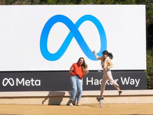 Supporting image for story: Facebook owner suffers 26% plunge in share price