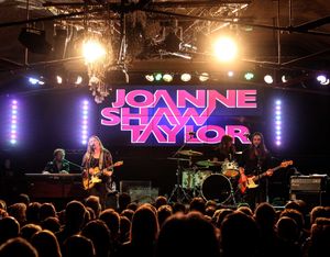 Joanne Shaw Taylor at Bilston's Robin 2. Pictures by: Andy Shaw