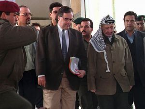 Supporting image for story: Israeli peace negotiator Uri Savir dies aged 69