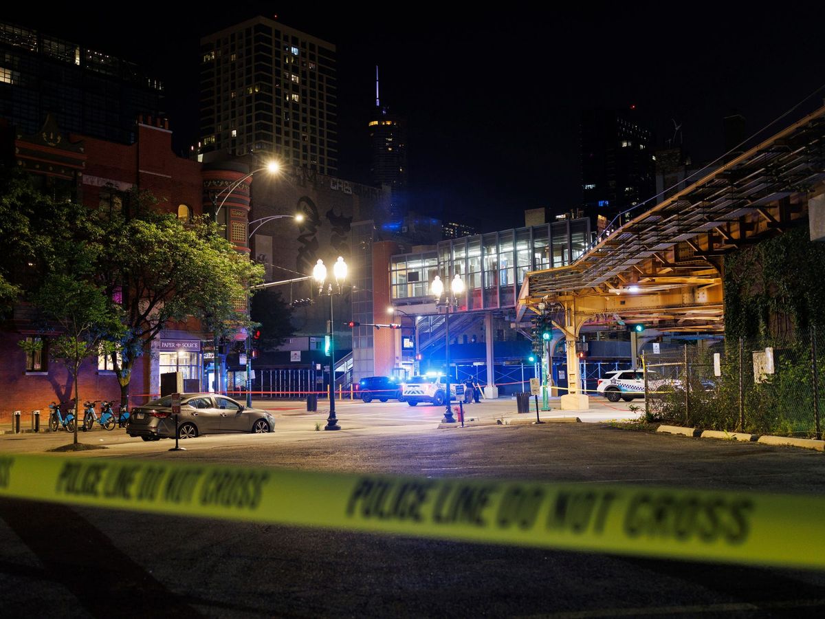 Four dead and 14 others wounded in drive-by shooting in Chicago