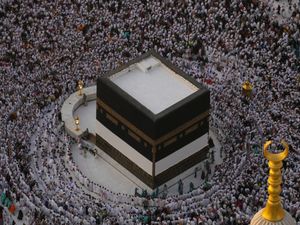 Supporting image for story: More than 1.5m Muslims arrive in Mecca for annual Hajj pilgrimage