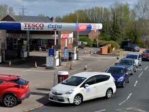 Supporting image for story: Diesel shortage: Drivers queuing for fuel as filling stations reply low stocks