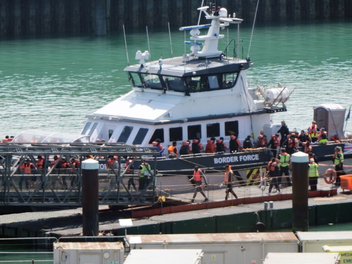 More than 900 people arrived in small boats on Friday