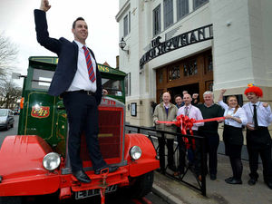Supporting image for story: Cheers as new £1.9m Walsall pub opens its doors at former cinema site