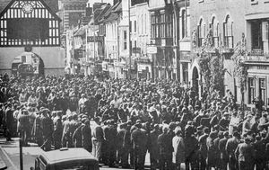 Large crowds for the inaugural Bridgnorth Walk in May 1967