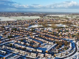 Supporting image for story: Snow & ice weather warning: What are my rights if I can't get to work?