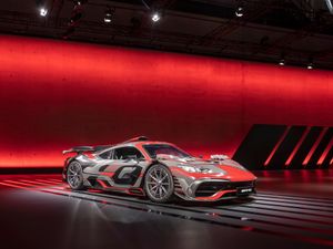 Supporting image for story: Mercedes-AMG confirms hybrid performance models and first fully electric car