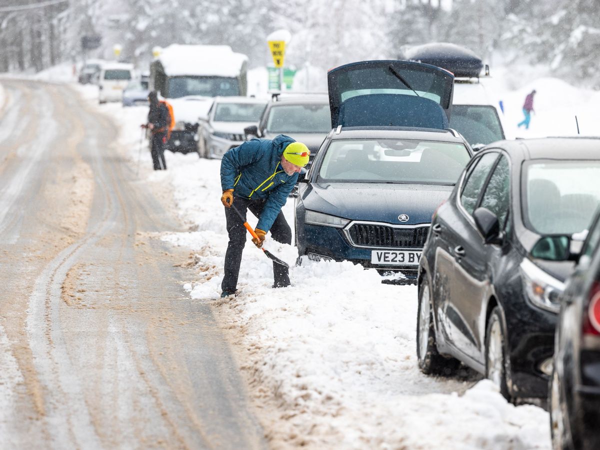 Amber snow and wind warnings issued as UK braces for Storm Goretti