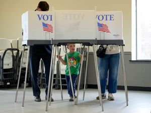 Supporting image for story: Polls in swing states begin to close as US chooses between Harris and Trump