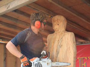 Supporting image for story: Chainsaw sculptor to lead pumpkin carving at Llangollen Food Festival