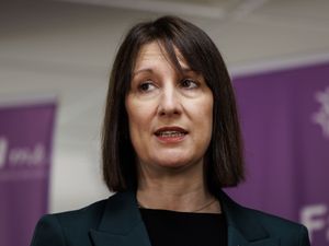 Supporting image for story: Pound slumps as government borrowing costs highest since 2008