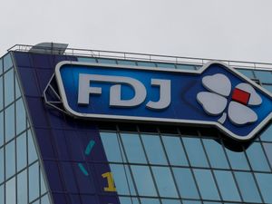 Supporting image for story: Man offers to share prize after thieves hit lottery jackpot with his bank card