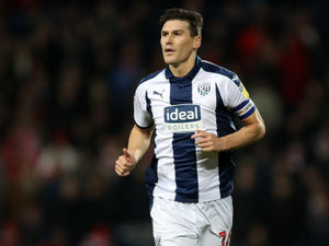 Supporting image for story: West Brom midfielder Gareth Barry wants to play one more season
