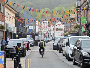 Supporting image for story: I visited a changing town in the heart of Telford where friendly residents are optimistic about the future