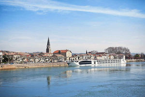 Supporting image for story: Waterways with oh là là