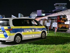 Supporting image for story: Munich Airport reopens after drone sightings forced overnight closure