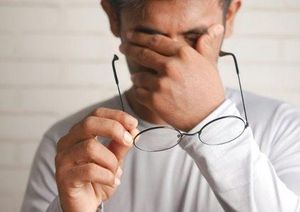 Stress can cause vision issues, expert warns