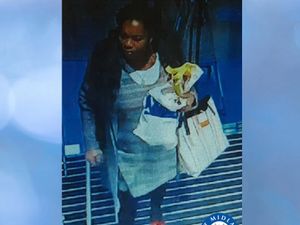 Supporting image for story: CCTV appeal to trace suspected mobile phone contracts fraudster