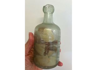 Supporting image for story: First World War soldiers’ messages in a bottle found on Australian beach