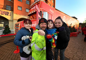 Andrew and Lindsey Hunton with children Lumi  and Clara