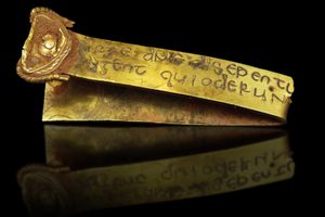 A gold piece which features a Latin inscription