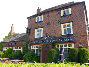 Supporting image for story: Pub near Wolverhampton to stay shut over roof problems