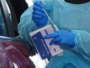 Supporting image for story: ‘More than 350,000’ new Covid-19 cases each day in UK in early January