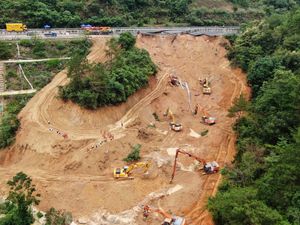 Supporting image for story: China sends vice premier to oversee recovery effort after road collapse kills 48