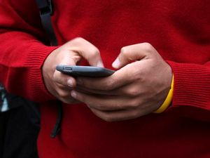 Supporting image for story: Car dealers should use more technology to interact with customers, survey says