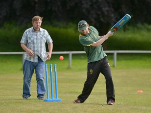Supporting image for story: Cricket taster goes down a treat