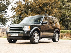 Supporting image for story: King’s former Land Rover Discovery heading to auction