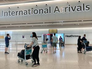 Supporting image for story: Air bridges between UK and low-risk countries could be introduced at end of June