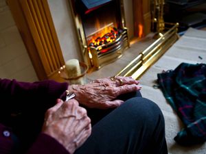 Supporting image for story: Household energy bills rise as temperatures plummet