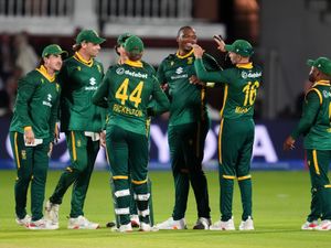 Supporting image for story: South Africa beat England by five runs to wrap up ODI series