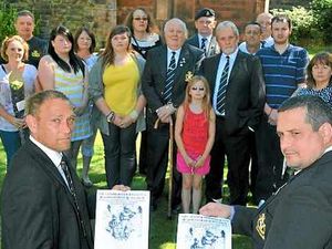 Supporting image for story: Hundreds protest as Mercian Regiment axed