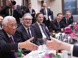 Supporting image for story: Starmer joins Ukraine talks with Rubio and Zelensky at security summit