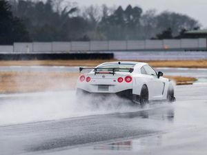 Supporting image for story: Nissan GT-R range refreshed with beefier Nismo and new anniversary edition