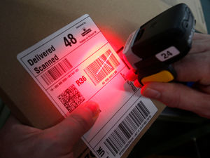 Supporting image for story: Final dates to deliver parcels with Evri and Royal Mail in time for Christmas