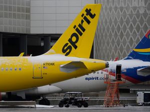 Supporting image for story: Frontier makes second bid for Spirit with budget airlines struggling