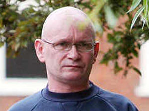 Supporting image for story: Man hit dog with claw hammer